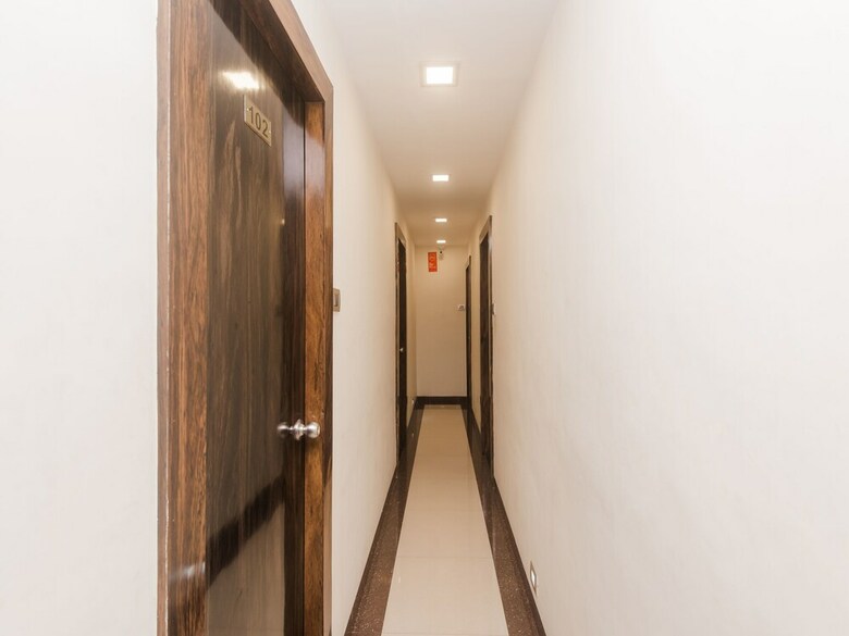 Oyo 7481 Hotel Plaza