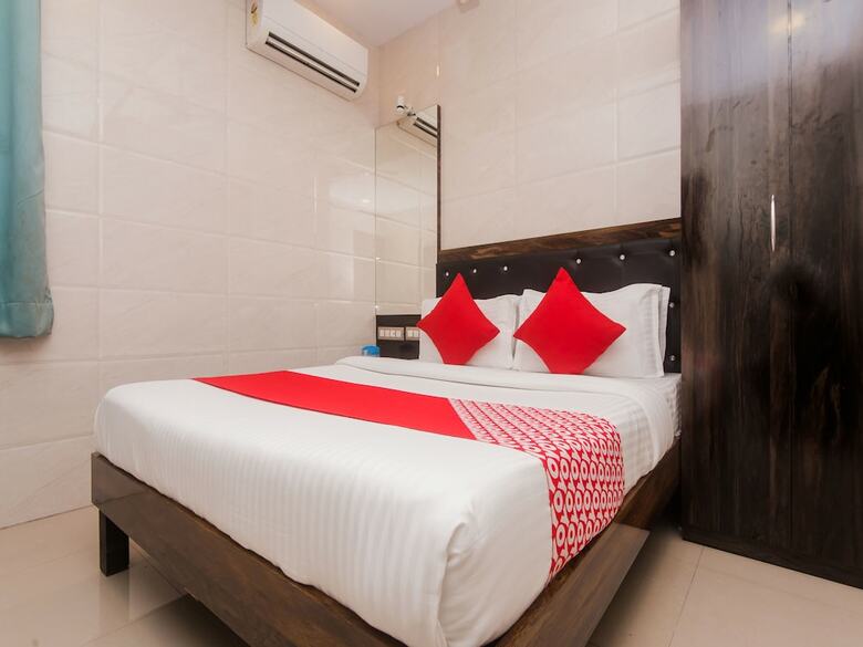 Oyo 7481 Hotel Plaza