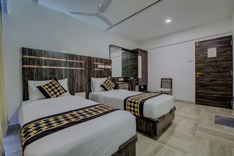 Hotel Edition O 30007 Crown Inn Panvel