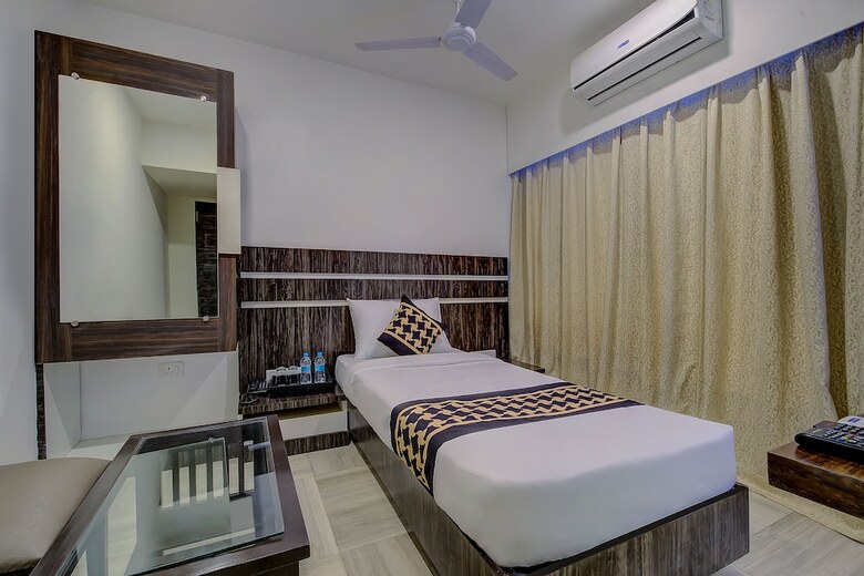 Hotel Edition O 30007 Crown Inn Panvel
