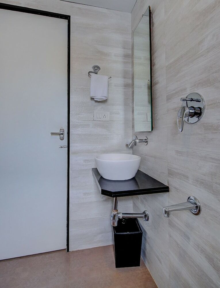 Hotel Edition O 30007 Crown Inn Panvel