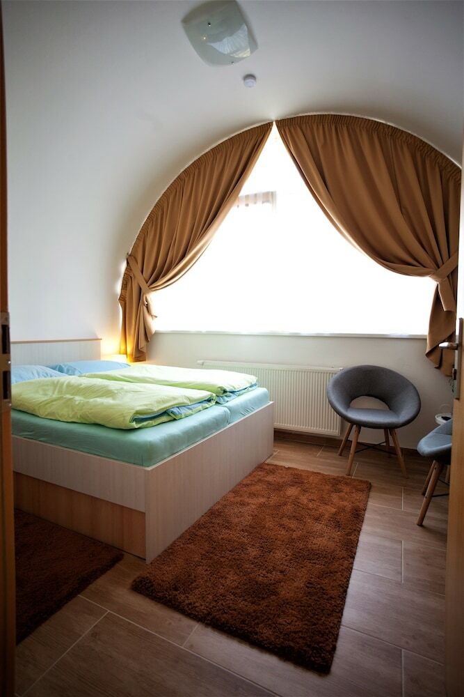 Bed & Breakfast Penzion A Restaurace U Pidly