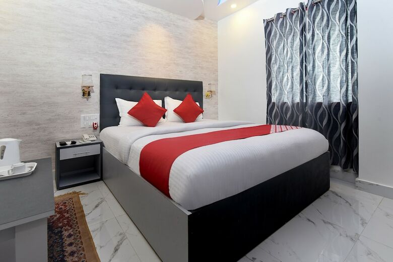 Hotel Oyo 15244 Ryan Residency