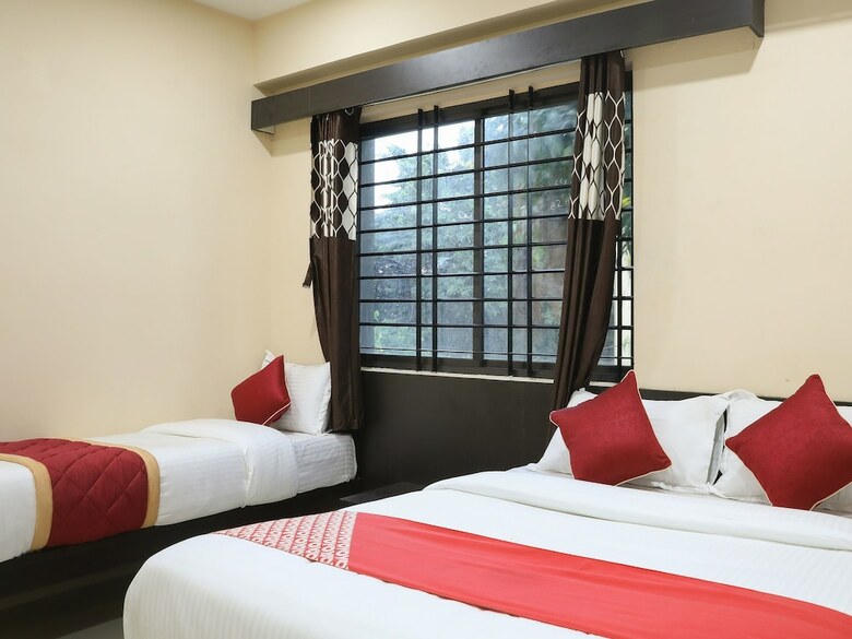 Hotel Oyo 16936 Champion Orchid