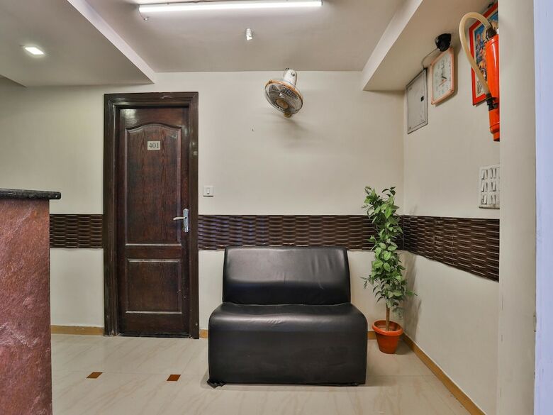Hotel Oyo 16849 Arya Corporate