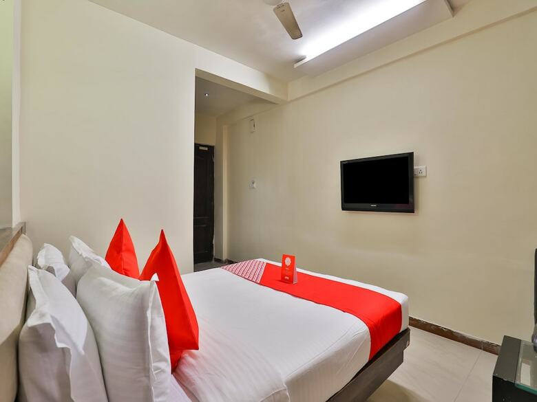 Hotel Oyo 16849 Arya Corporate