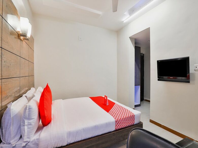 Hotel Oyo 16849 Arya Corporate