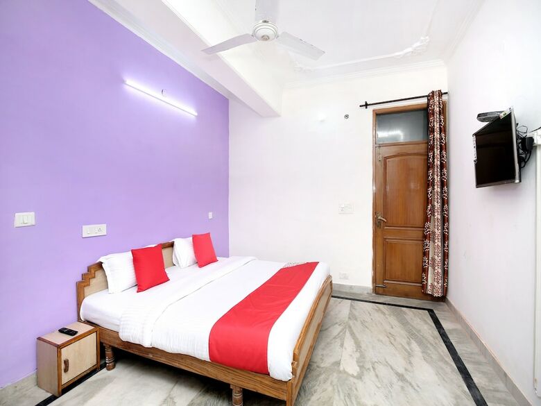 Oyo 16736 Hotel Hm Crystal
