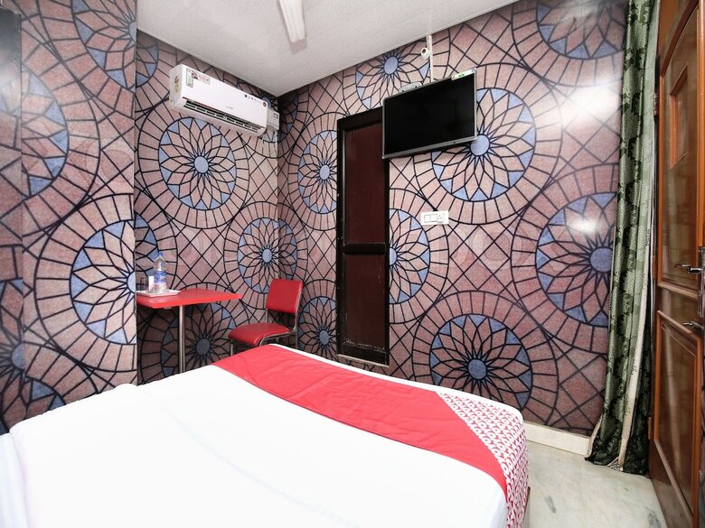 Oyo 16736 Hotel Hm Crystal