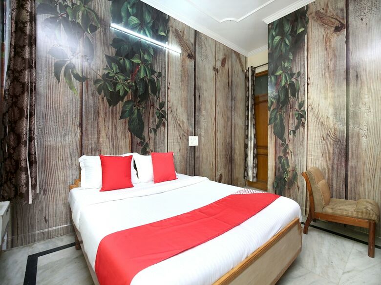 Oyo 16736 Hotel Hm Crystal