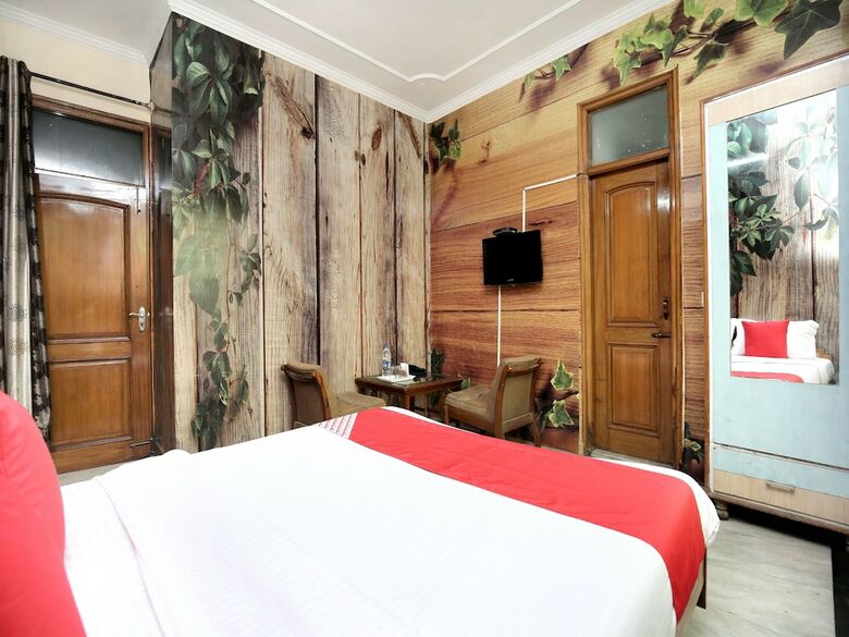 Oyo 16736 Hotel Hm Crystal
