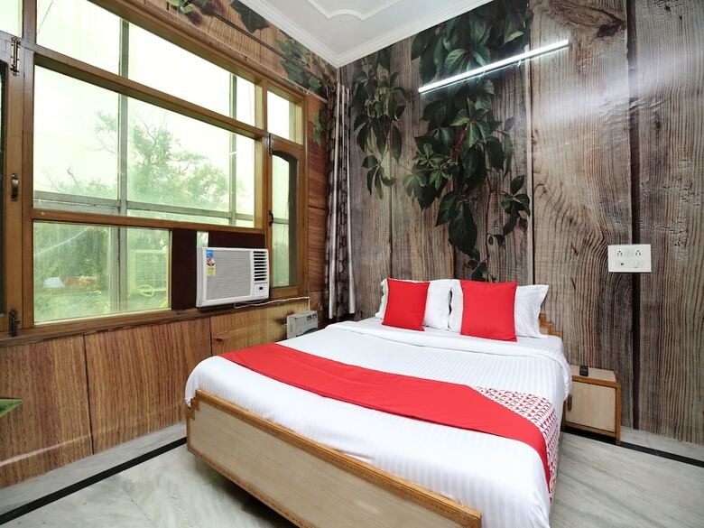 Oyo 16736 Hotel Hm Crystal