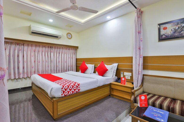 Oyo 17117 Hotel Rainbow