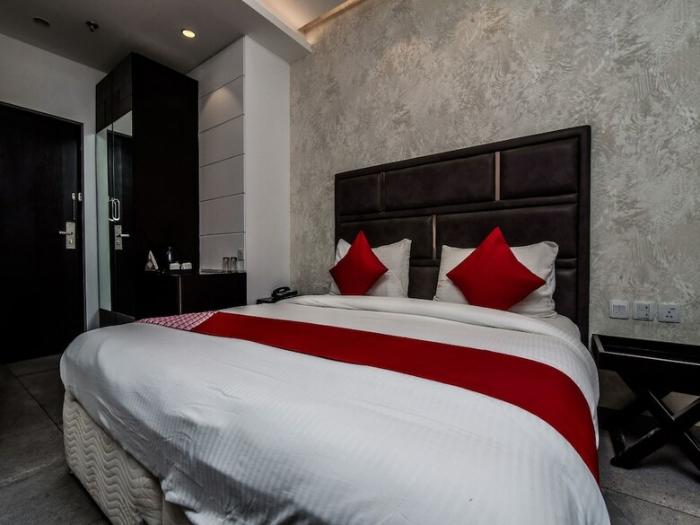Hotel Edition O 30008 Pitampura