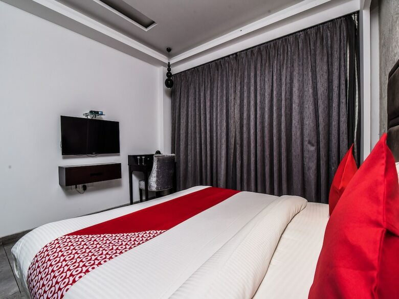 Hotel Edition O 30008 Pitampura