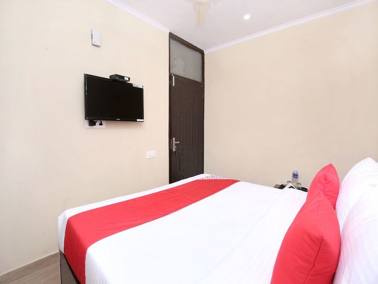 Oyo 16875 Hotel Skyz