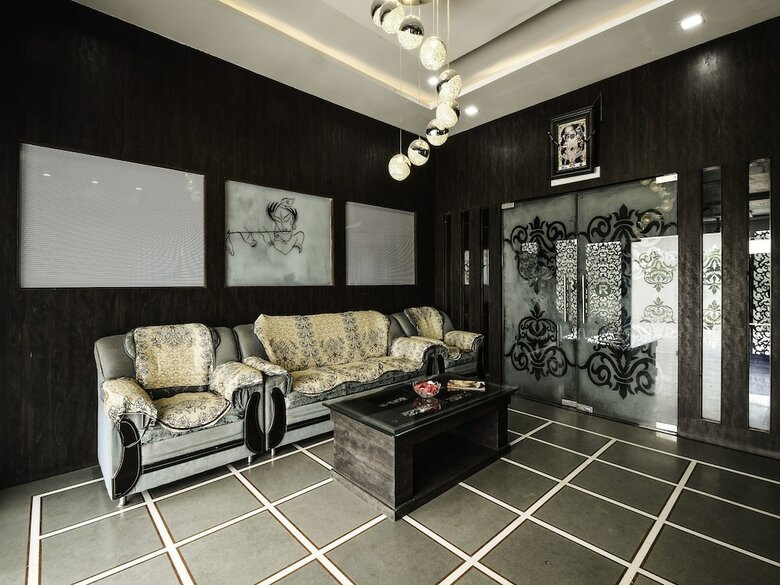 Oyo 18262 Hotel White Tulip