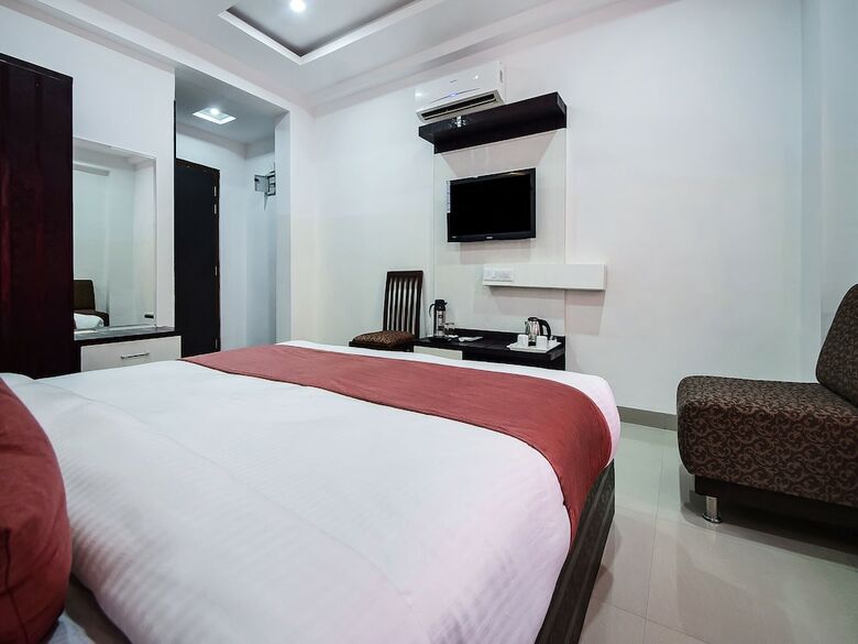 Oyo 18262 Hotel White Tulip