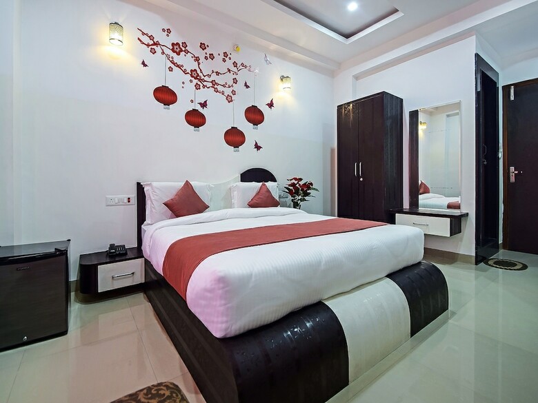 Oyo 18262 Hotel White Tulip
