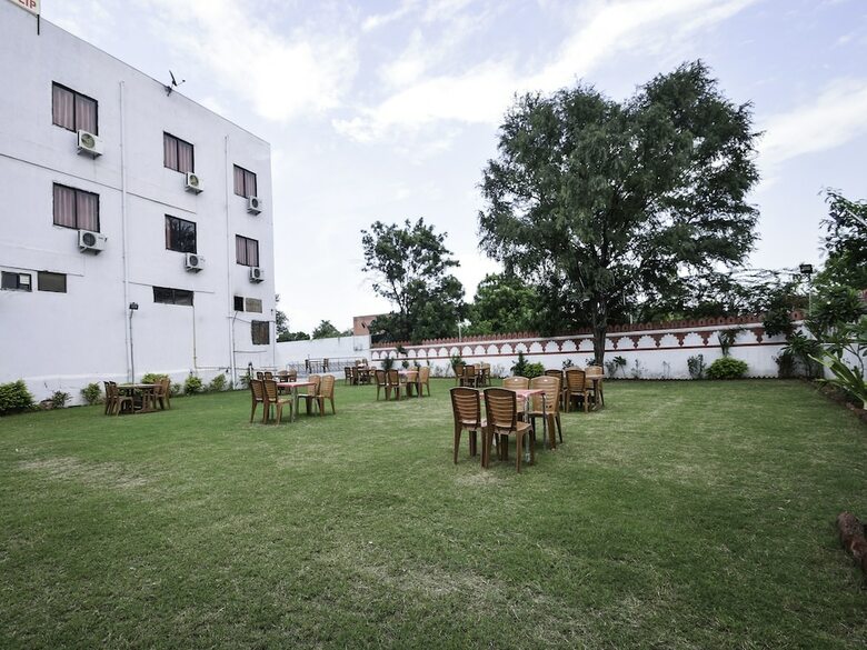 Oyo 18262 Hotel White Tulip