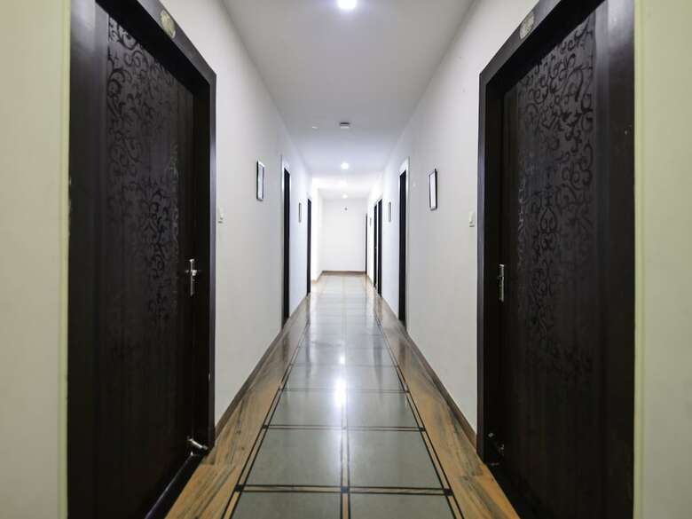 Oyo 18262 Hotel White Tulip