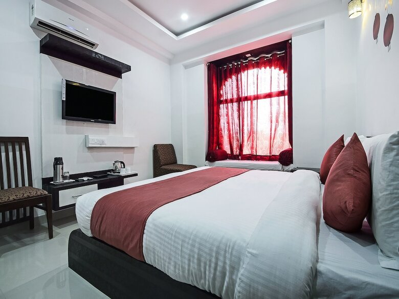 Oyo 18262 Hotel White Tulip