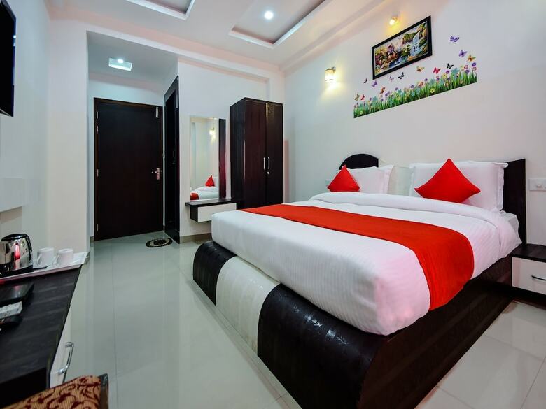 Oyo 18262 Hotel White Tulip