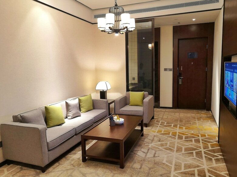 Shatou Hairun Hotel
