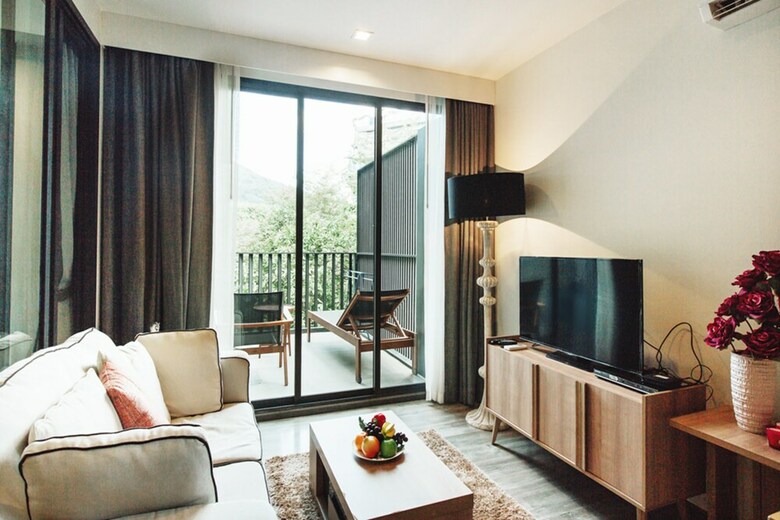 The Deck Patong By Favstay