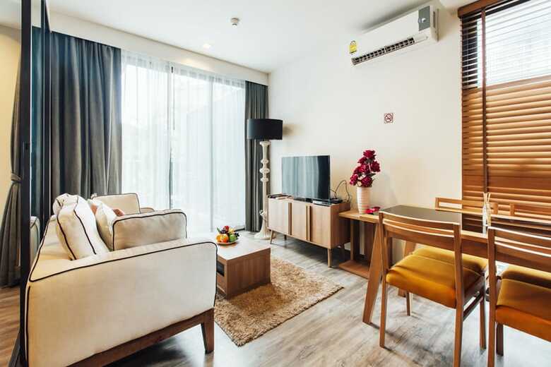 The Deck Patong By Favstay
