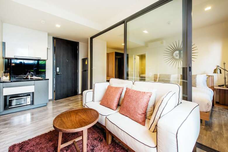 The Deck Patong By Favstay