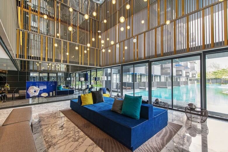 The Deck Patong By Favstay
