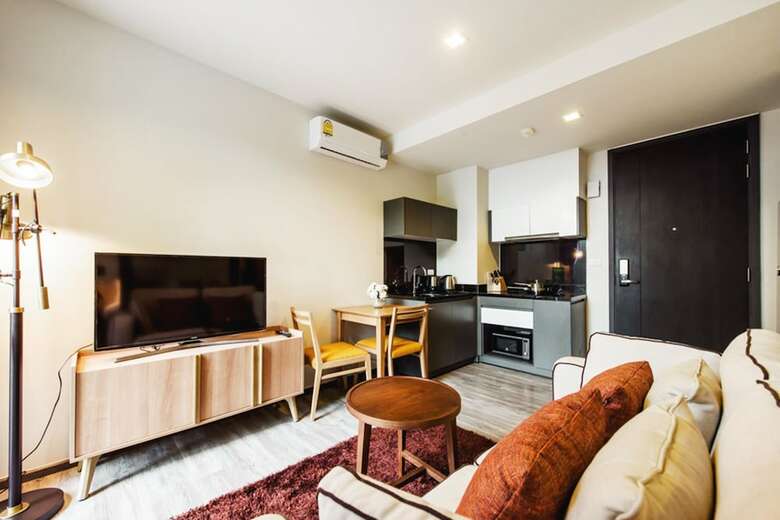 The Deck Patong By Favstay