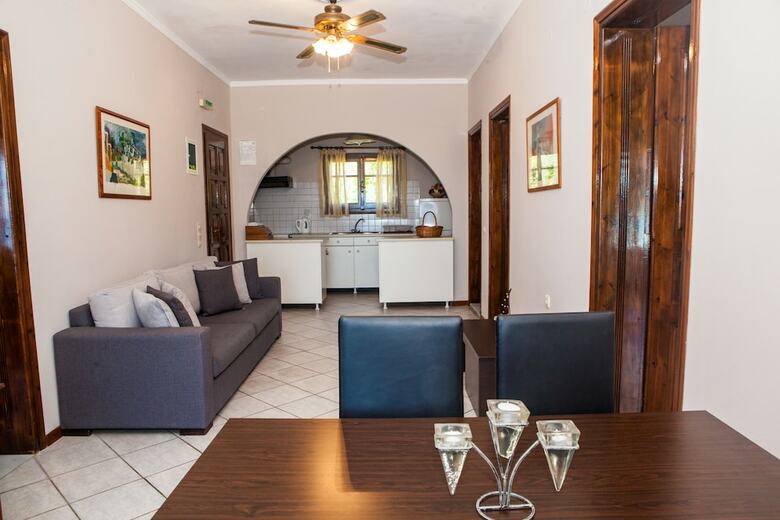 Hotel Eleana Apartments And Studios