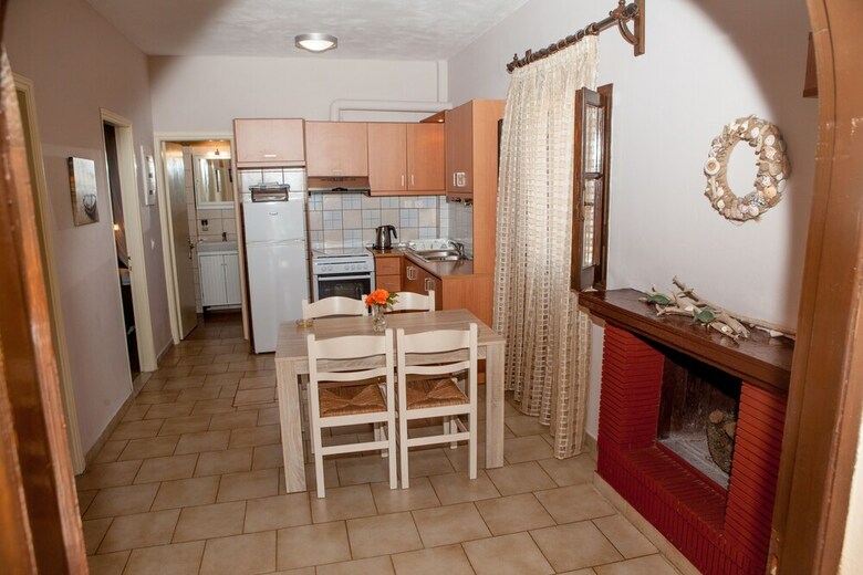 Hotel Eleana Apartments And Studios