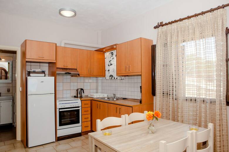 Hotel Eleana Apartments And Studios