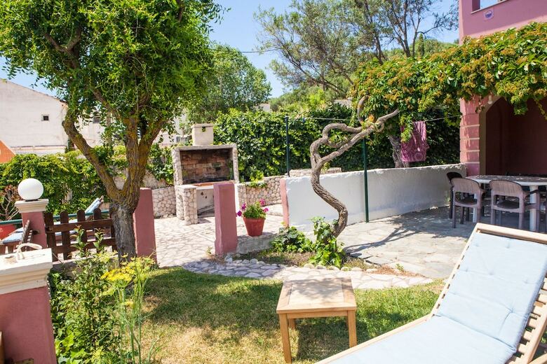 Hotel Eleana Apartments And Studios
