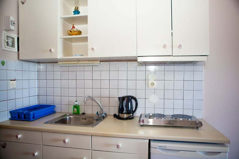Hotel Eleana Apartments And Studios