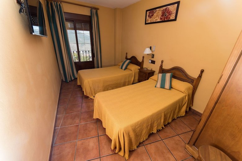 Pension Alojamiento Rural Y Restaurante  Raisa