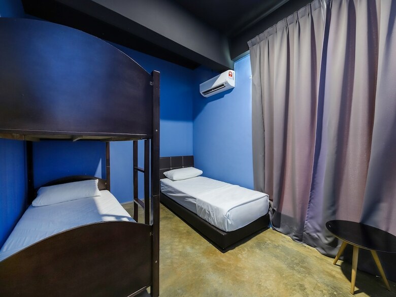 Hostal Spot On 89956 The Blue Malacca