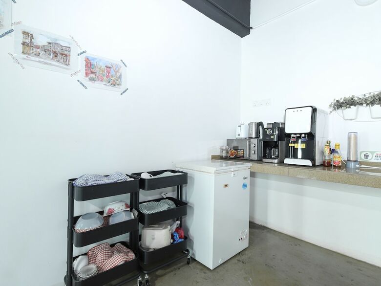 Hostal Spot On 89956 The Blue Malacca