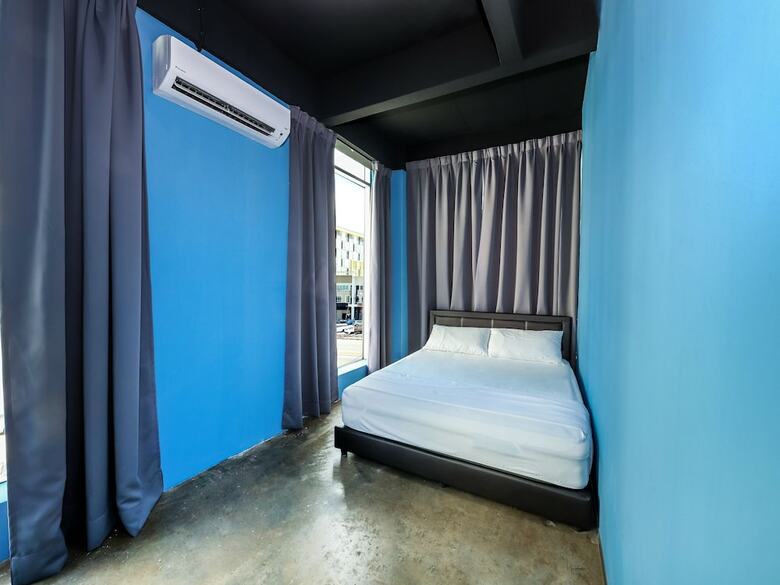 Hostal Spot On 89956 The Blue Malacca