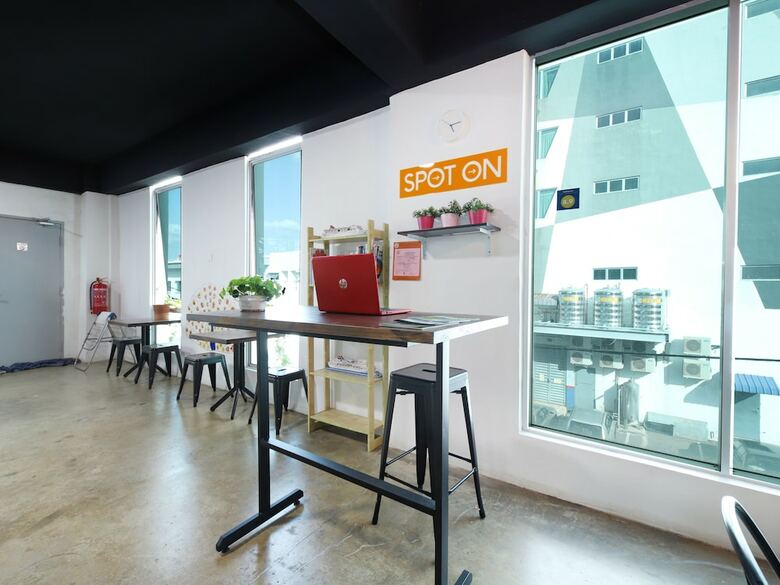 Hostal Spot On 89956 The Blue Malacca