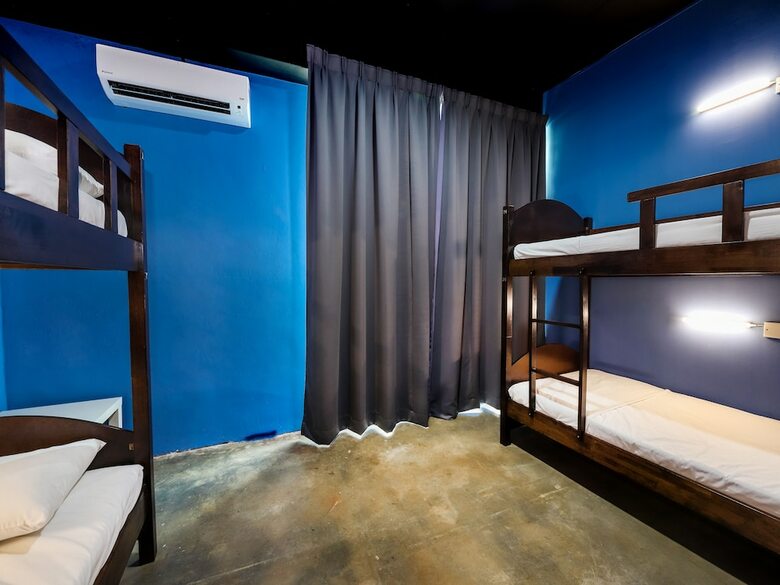 Hostal Spot On 89956 The Blue Malacca