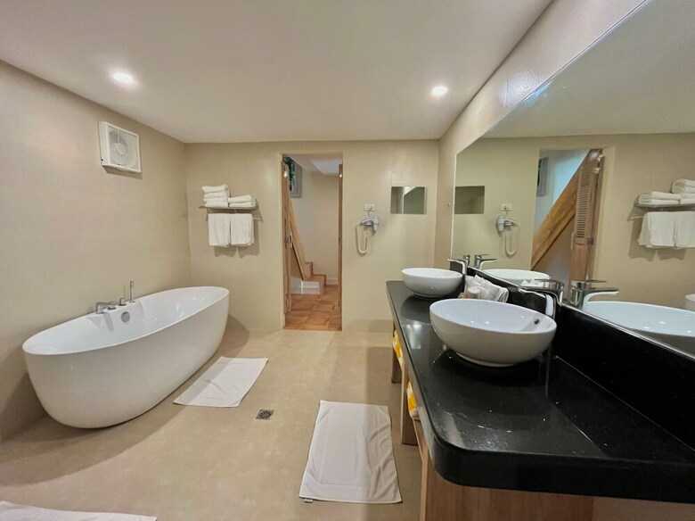 Hotel Coco Grove Beach Resort