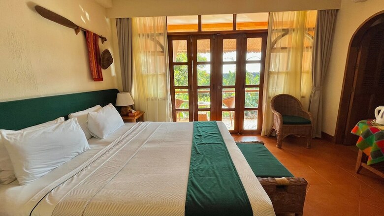 Hotel Coco Grove Beach Resort