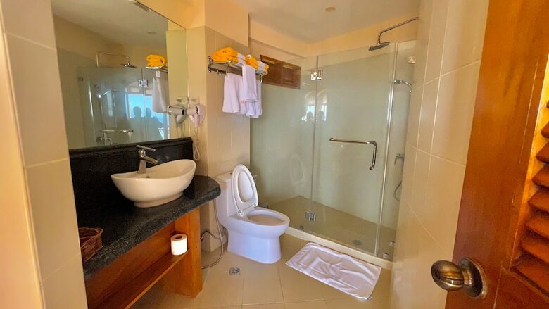 Hotel Coco Grove Beach Resort