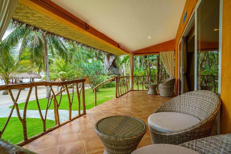 Hotel Coco Grove Beach Resort