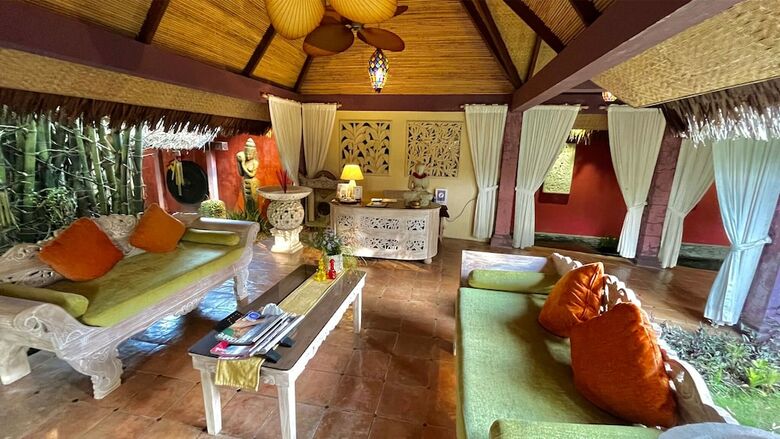 Hotel Coco Grove Beach Resort