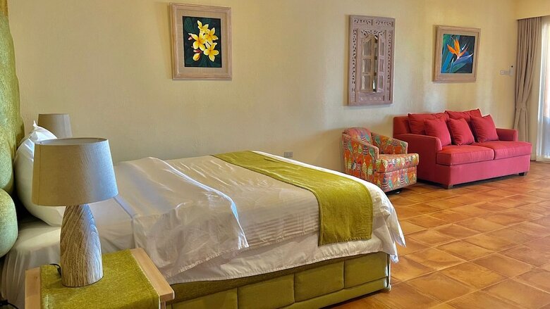 Hotel Coco Grove Beach Resort